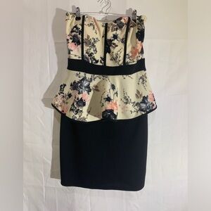 3/$28❤️Mini strapless black with multicolor top size 2 XL
